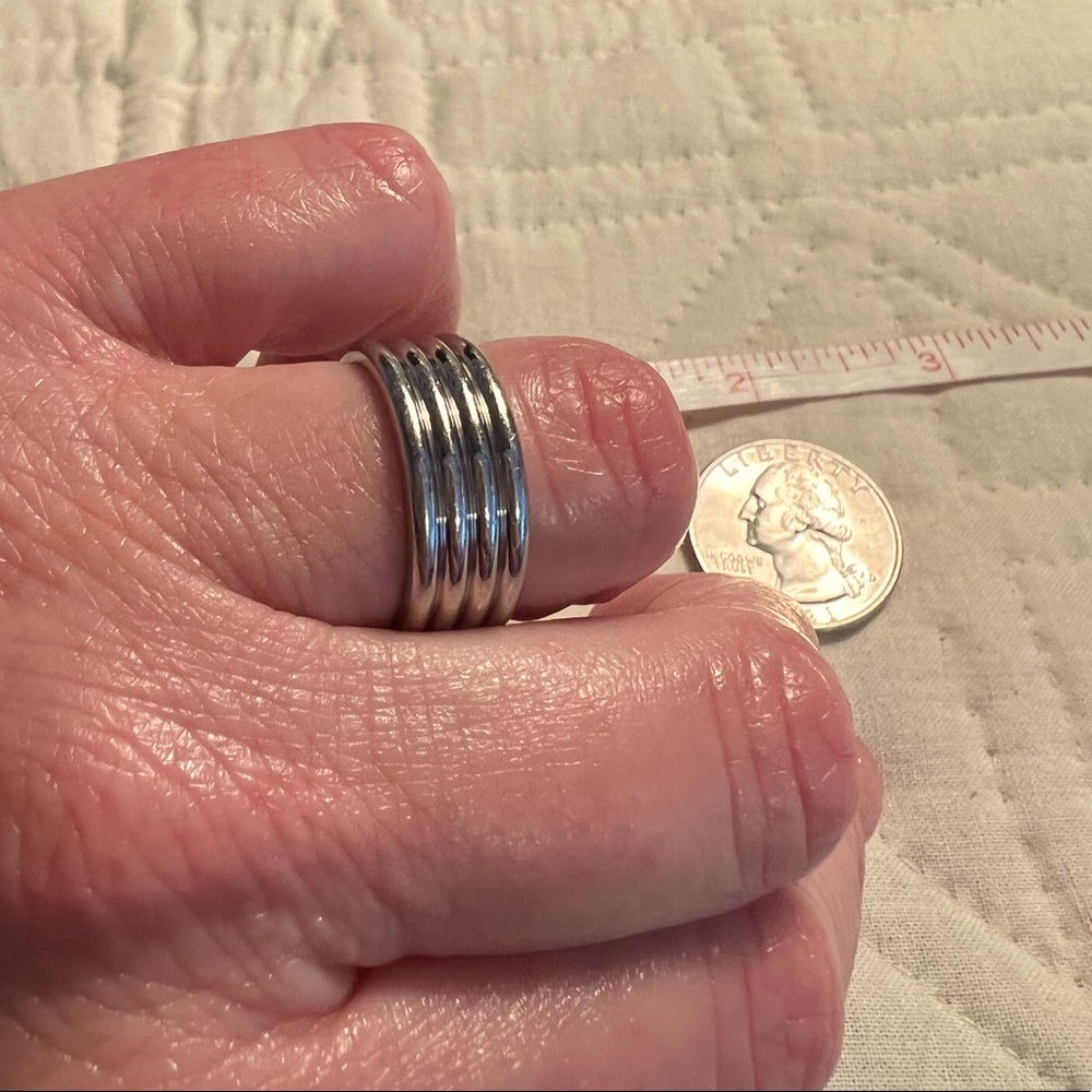 Stainless steel wide ribbed band ring